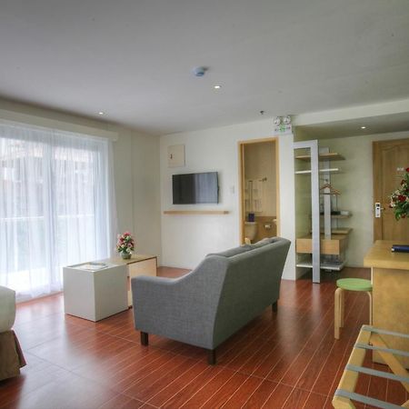Fersal Hotel Makati Avenue ماكاتي المظهر الخارجي الصورة