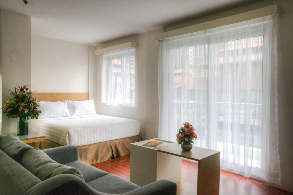 Fersal Hotel Makati Avenue ماكاتي الغرفة الصورة
