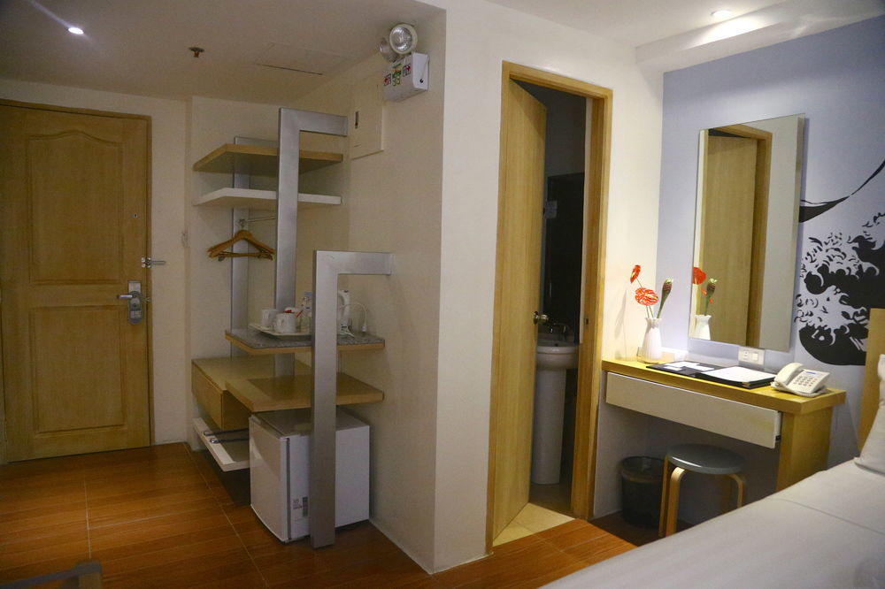 Fersal Hotel Makati Avenue ماكاتي المظهر الخارجي الصورة
